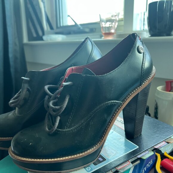 Tommy Hilfiger heels - Picture 6 of 10